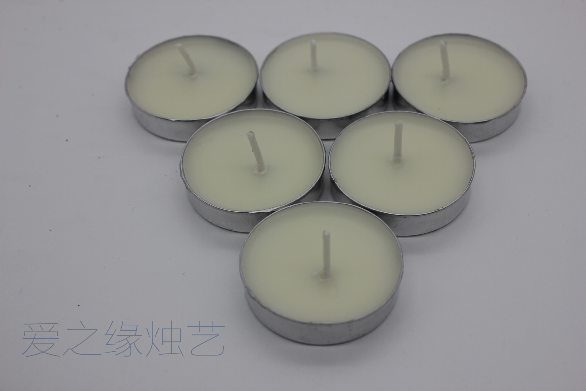 茶蜡白色